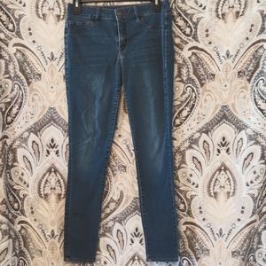 Refuge Size 6 Skinny Jegging Jeans